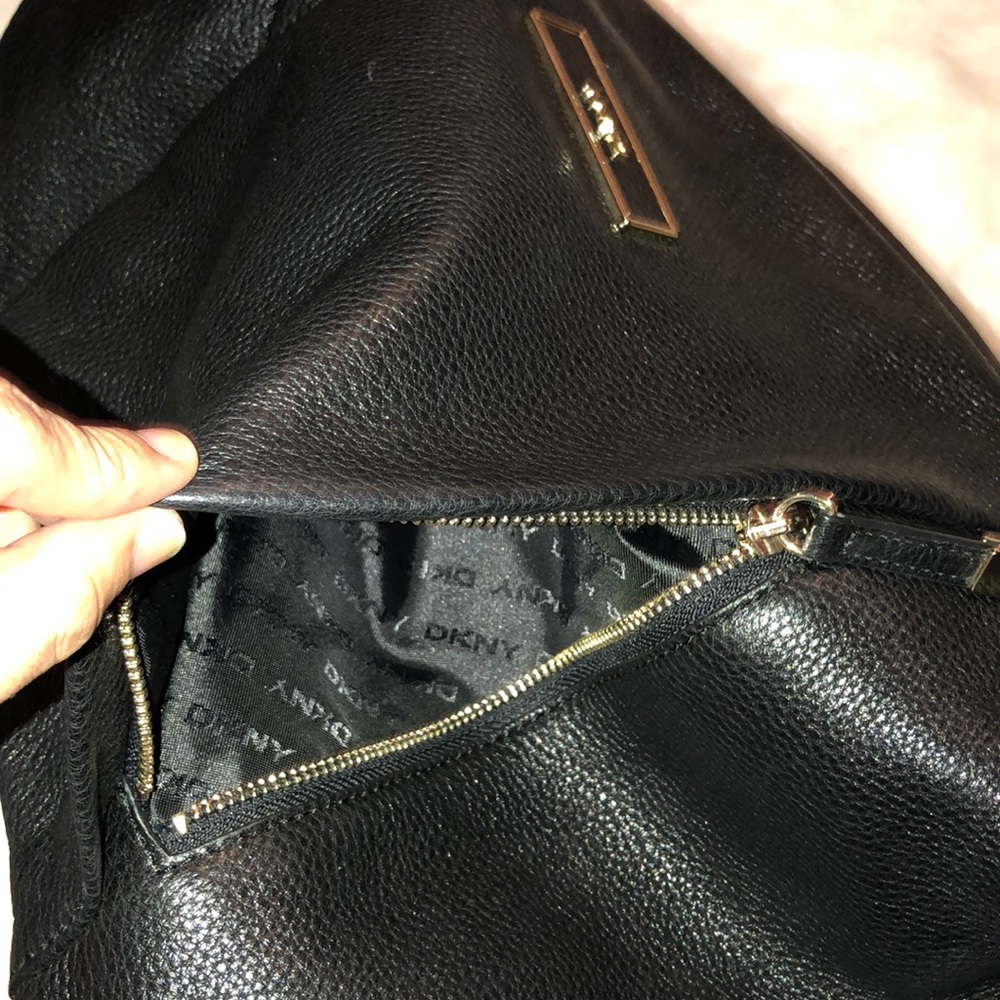 DKNY leather shoulder bag with gold accents - Picture 5 of 8
